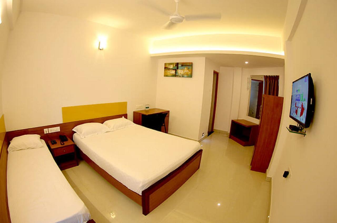 Roopmahal Hotel Thiruvananthapuram Eksteriør billede